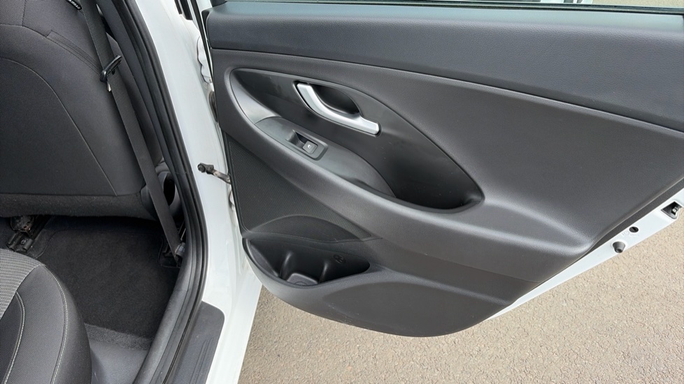 Hyundai i30 1.0T GDI S 5dr Petrol Estate - Image 37