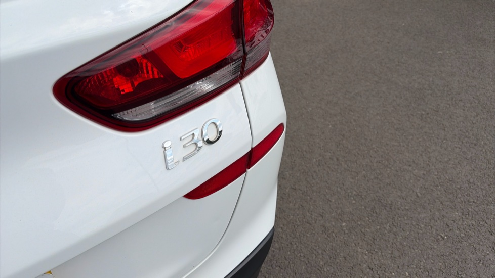 Hyundai i30 1.0T GDI S 5dr Petrol Estate - Image 39