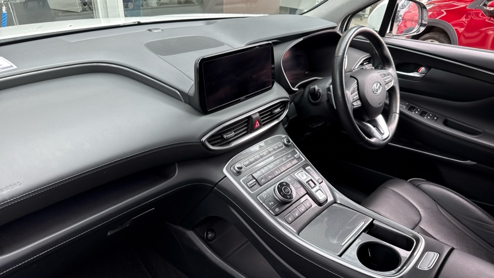 Hyundai SANTA FE 1.6 TGDi Plug-in Hybrid Ultimate 5dr 4WD Auto Estate - Image 9