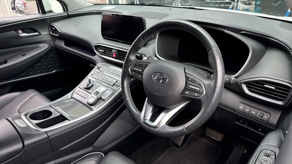 Hyundai SANTA FE 1.6 TGDi Plug-in Hybrid Ultimate 5dr 4WD Auto Estate - Image 11