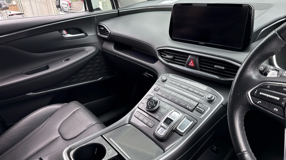 Hyundai SANTA FE 1.6 TGDi Plug-in Hybrid Ultimate 5dr 4WD Auto Estate - Image 14