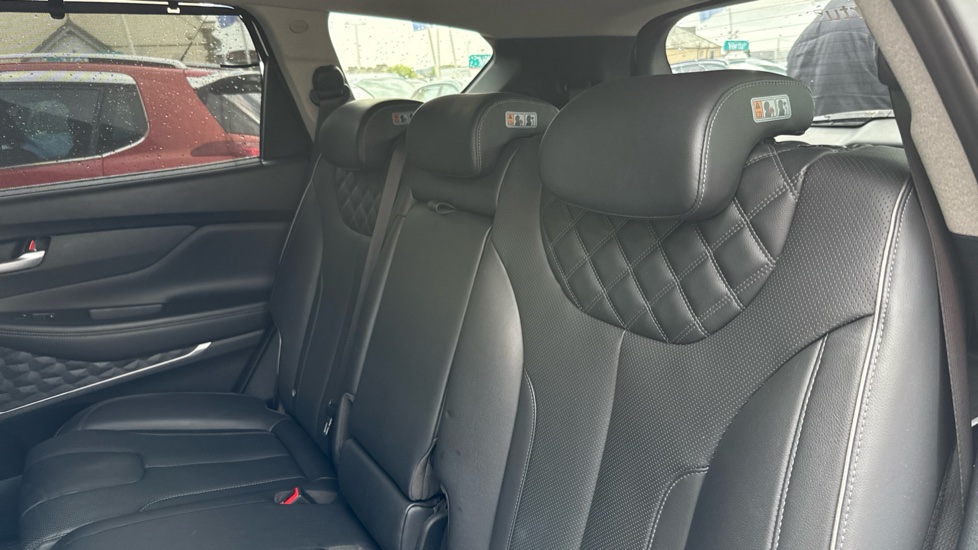 Hyundai SANTA FE 1.6 TGDi Plug-in Hybrid Ultimate 5dr 4WD Auto Estate - Image 15