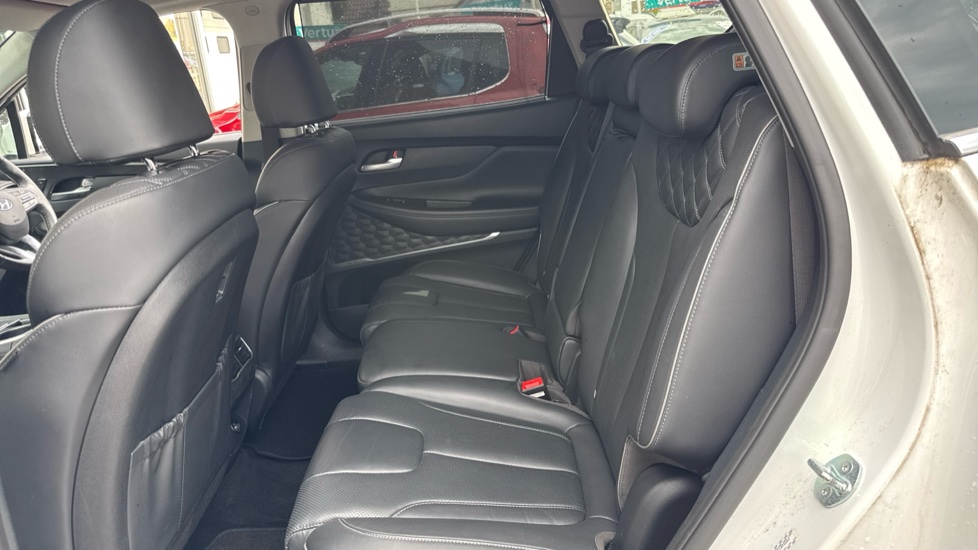Hyundai SANTA FE 1.6 TGDi Plug-in Hybrid Ultimate 5dr 4WD Auto Estate - Image 16
