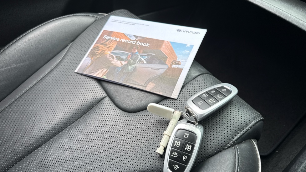 Hyundai SANTA FE 1.6 TGDi Plug-in Hybrid Ultimate 5dr 4WD Auto Estate - Image 19