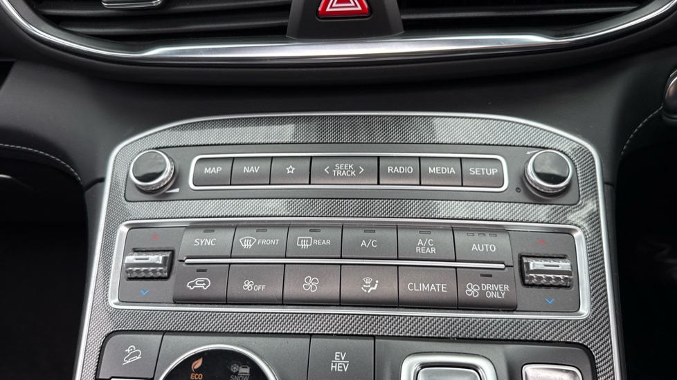 Hyundai SANTA FE 1.6 TGDi Plug-in Hybrid Ultimate 5dr 4WD Auto Estate - Image 30