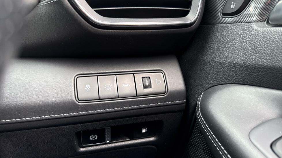 Hyundai SANTA FE 1.6 TGDi Plug-in Hybrid Ultimate 5dr 4WD Auto Estate - Image 35