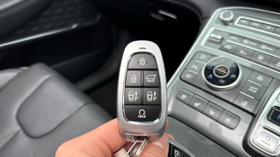 Hyundai SANTA FE 1.6 TGDi Plug-in Hybrid Ultimate 5dr 4WD Auto Estate - Image 37