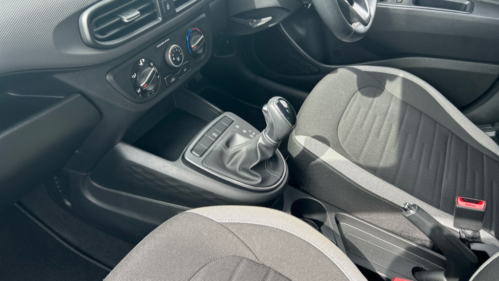 Hyundai i10 1.2 MPi SE Connect 5dr Auto Petrol Hatchback - Image 13