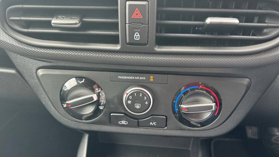 Hyundai i10 1.2 MPi SE Connect 5dr Auto Petrol Hatchback - Image 25