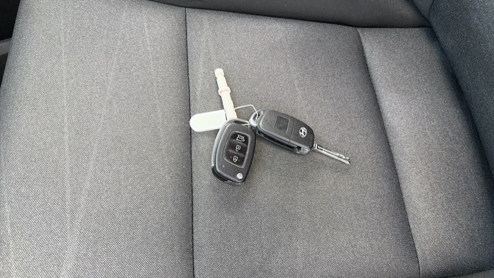 Hyundai TUCSON 1.6 GDi SE Nav 5dr 2WD Petrol Estate - Image 20