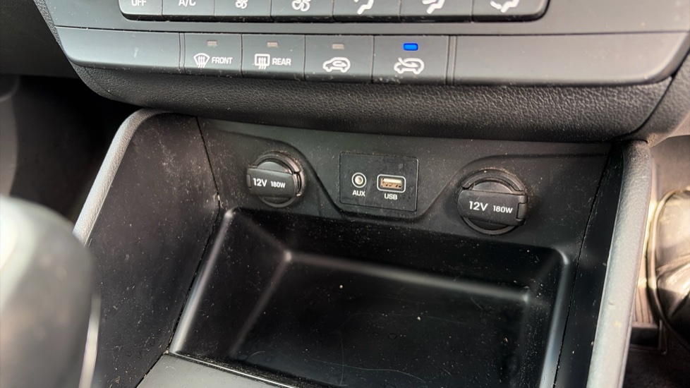 Hyundai TUCSON 1.6 GDi SE Nav 5dr 2WD Petrol Estate - Image 32