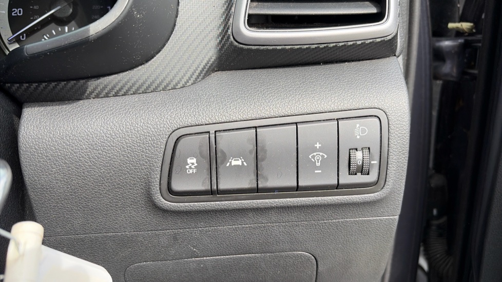 Hyundai TUCSON 1.6 GDi SE Nav 5dr 2WD Petrol Estate - Image 33