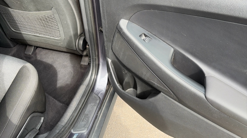 Hyundai TUCSON 1.6 GDi SE Nav 5dr 2WD Petrol Estate - Image 37