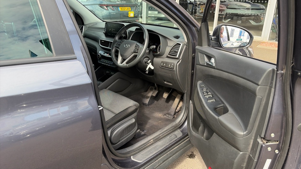 Hyundai TUCSON 1.6 GDi SE Nav 5dr 2WD Petrol Estate - Image 40