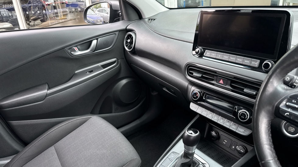 Hyundai KONA 1.6 GDi Hybrid Premium 5dr DCT Hybrid Hatchback - Image 14