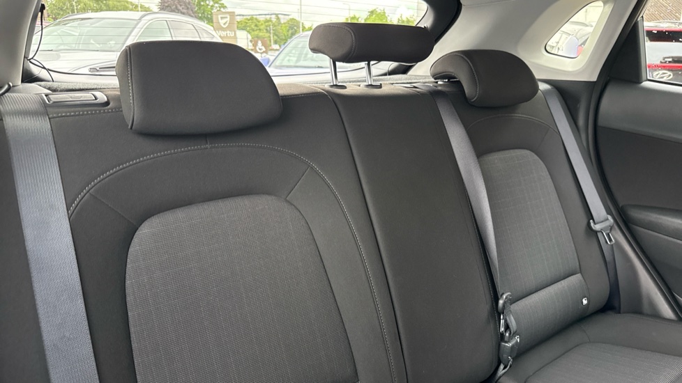 Hyundai KONA 1.6 GDi Hybrid Premium 5dr DCT Hybrid Hatchback - Image 15