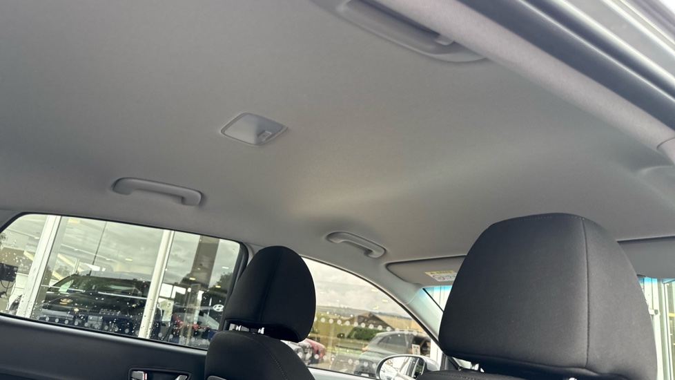 Hyundai KONA 1.6 GDi Hybrid Premium 5dr DCT Hybrid Hatchback - Image 17