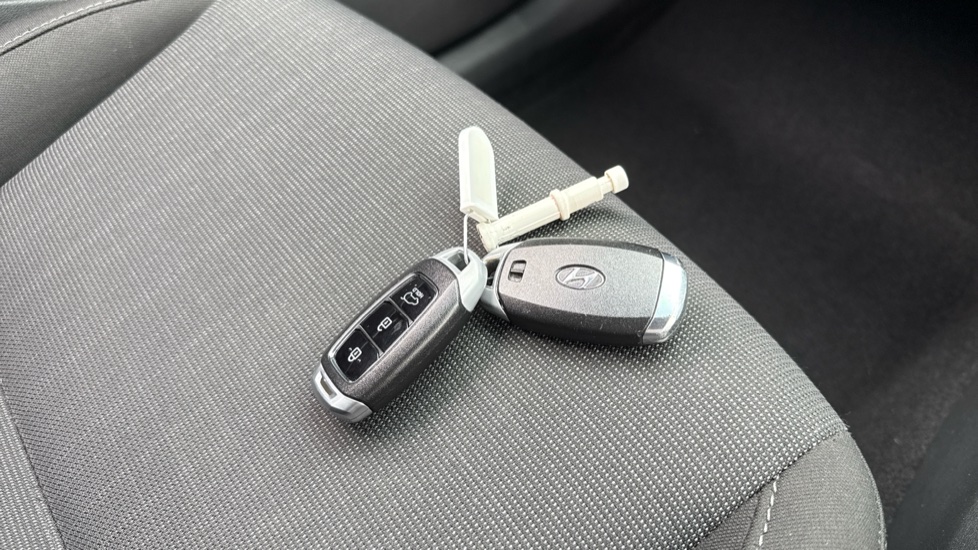 Hyundai KONA 1.6 GDi Hybrid Premium 5dr DCT Hybrid Hatchback - Image 19