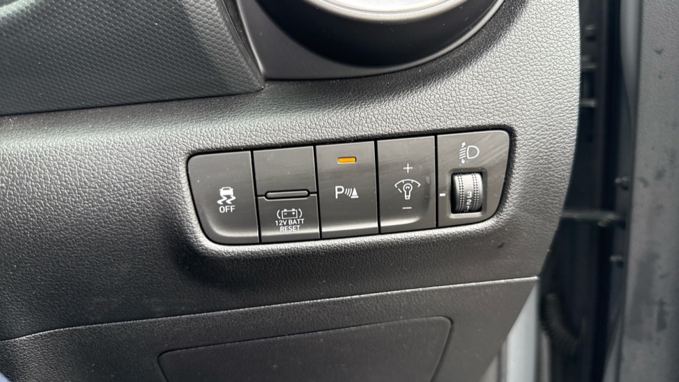 Hyundai KONA 1.6 GDi Hybrid Premium 5dr DCT Hybrid Hatchback - Image 25