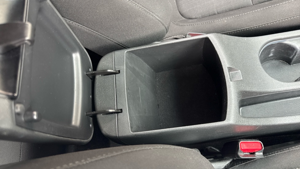Hyundai KONA 1.6 GDi Hybrid Premium 5dr DCT Hybrid Hatchback - Image 31