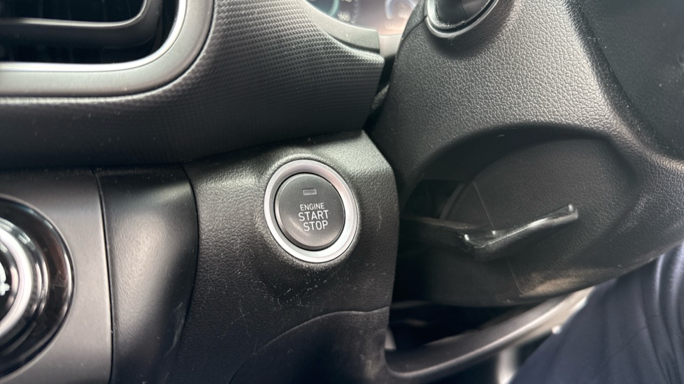 Hyundai KONA 1.6 GDi Hybrid Premium 5dr DCT Hybrid Hatchback - Image 37