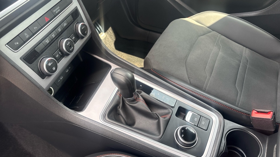 SEAT Ateca 1.5 TSI EVO FR 5dr DSG Petrol Estate - Image 13