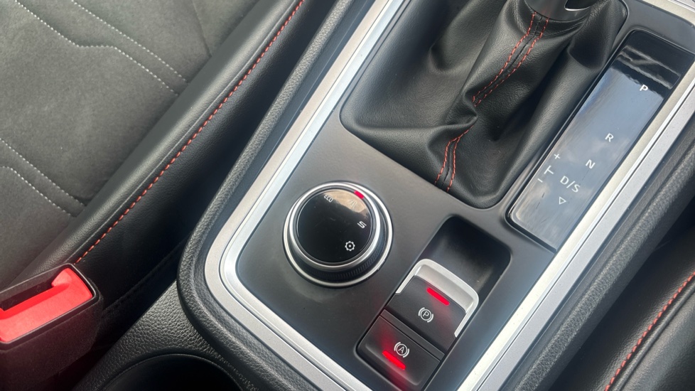 SEAT Ateca 1.5 TSI EVO FR 5dr DSG Petrol Estate - Image 31