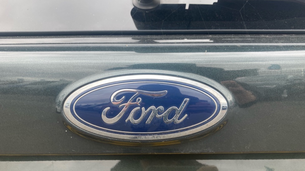 Ford Kuga 2.0 TDCi 180 ST-Line X 5dr Diesel Estate - Image 25