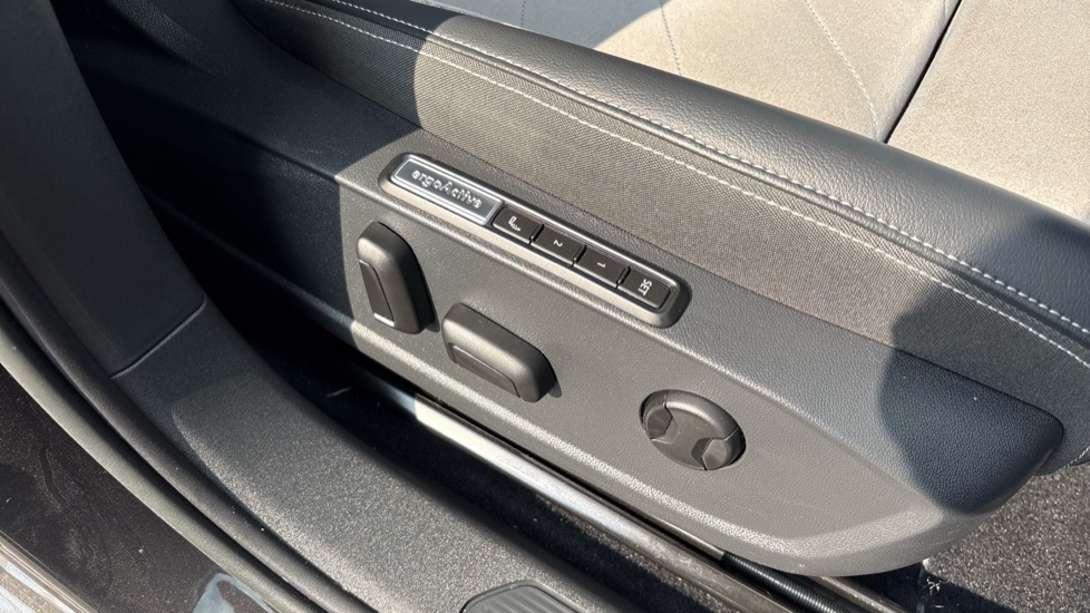 Volkswagen ID.3 150kW Tour Pro S 77kWh 5dr Auto Electric Hatchback - Image 29