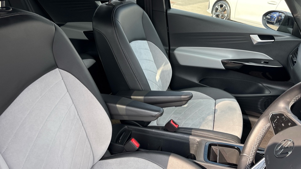 Volkswagen ID.3 150kW Tour Pro S 77kWh 5dr Auto Electric Hatchback - Image 30