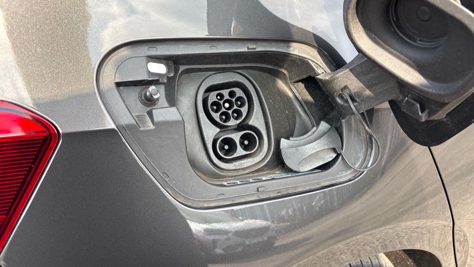 Volkswagen ID.3 150kW Tour Pro S 77kWh 5dr Auto Electric Hatchback - Image 35
