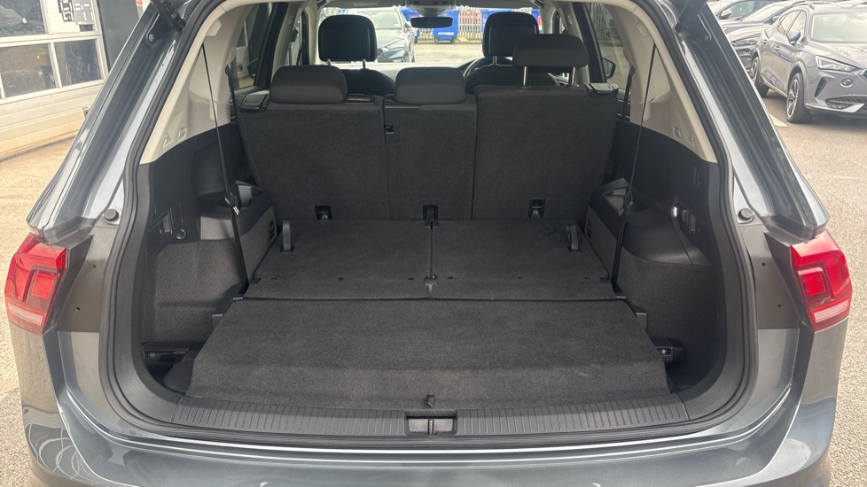 Volkswagen Tiguan Allspace 1.5 TSI Life 5dr DSG Petrol Estate - Image 4