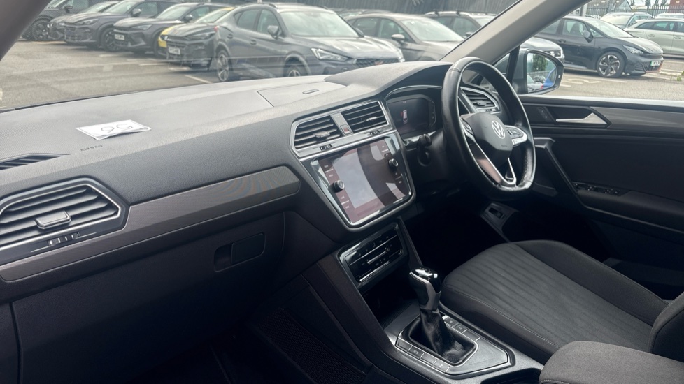 Volkswagen Tiguan Allspace 1.5 TSI Life 5dr DSG Petrol Estate - Image 9