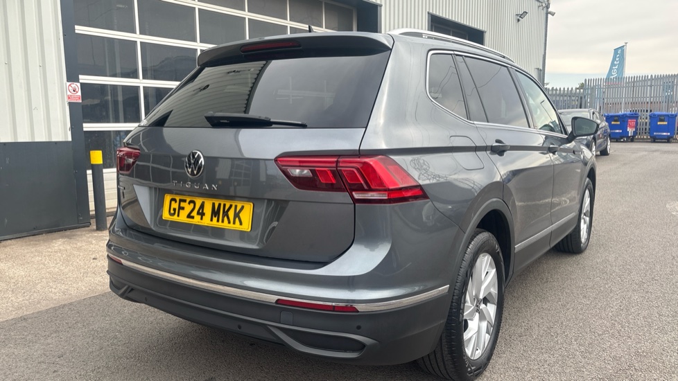 Volkswagen Tiguan Allspace 1.5 TSI Life 5dr DSG Petrol Estate - Image 29