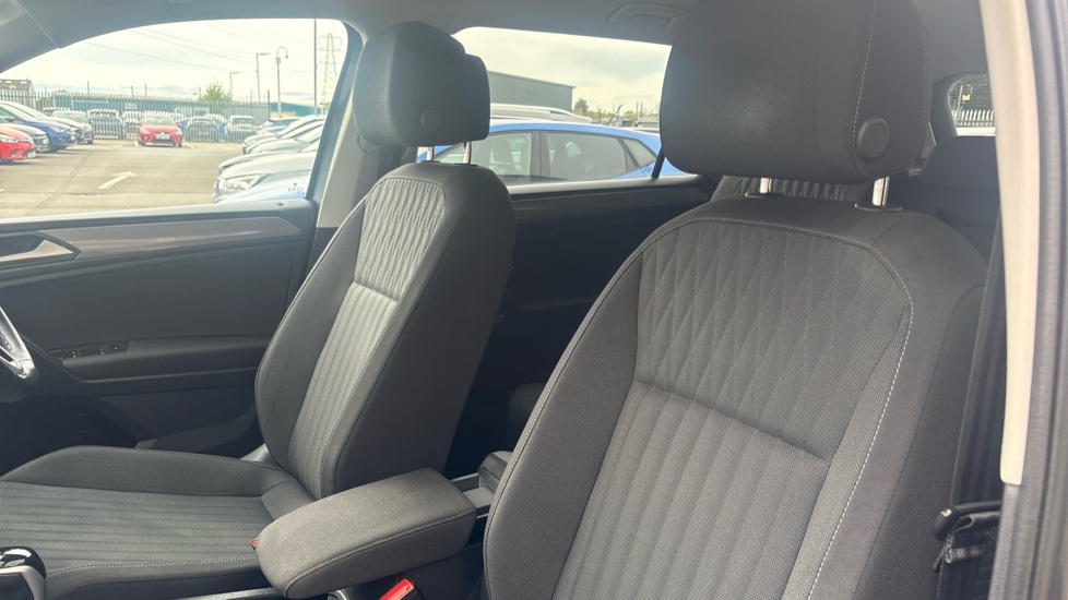 Volkswagen Tiguan Allspace 1.5 TSI Life 5dr DSG Petrol Estate - Image 32