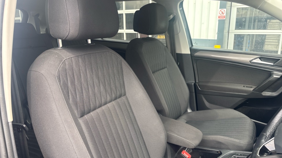 Volkswagen Tiguan Allspace 1.5 TSI Life 5dr DSG Petrol Estate - Image 37