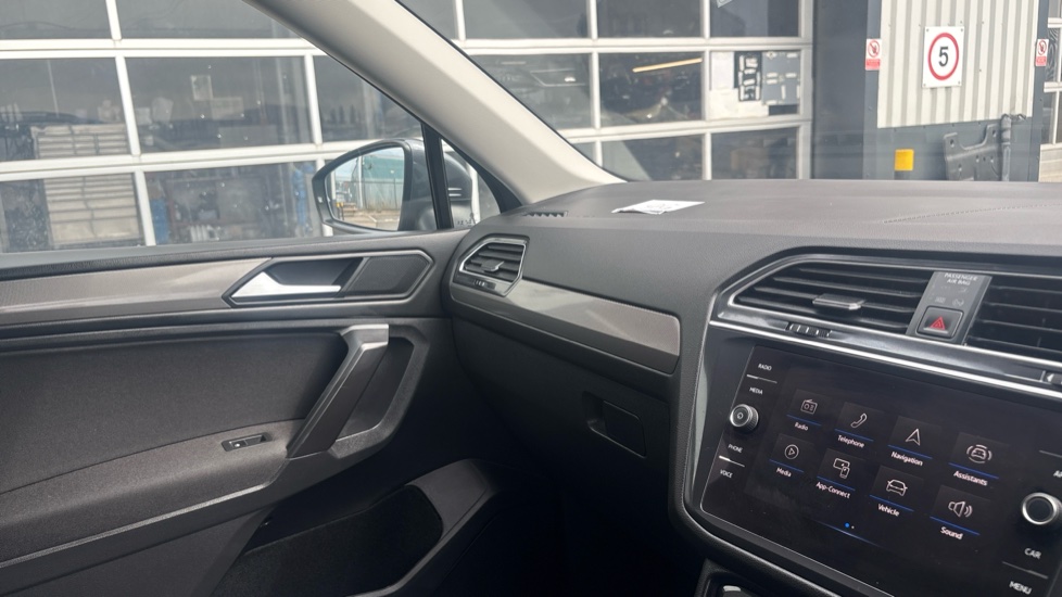 Volkswagen Tiguan Allspace 1.5 TSI Life 5dr DSG Petrol Estate - Image 46