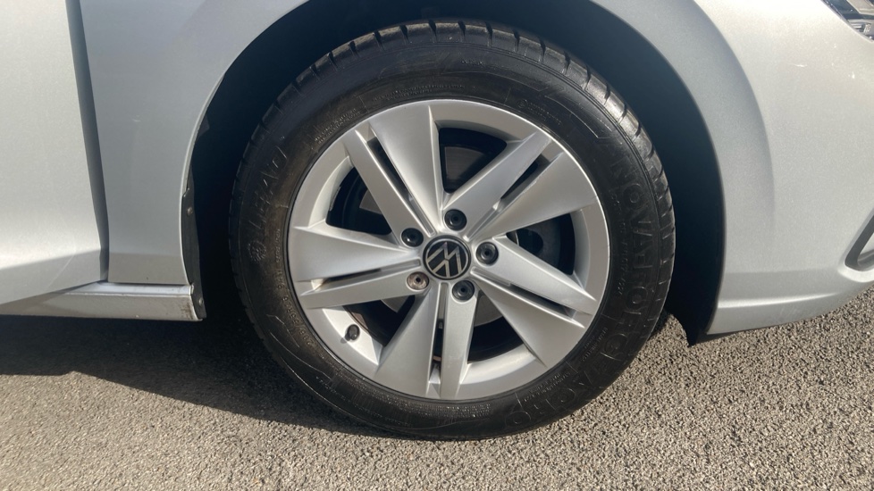 Volkswagen Golf 1.5 TSI Life 5dr Petrol Hatchback - Image 30