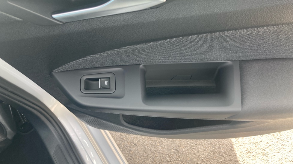 Volkswagen Golf 1.5 TSI Life 5dr Petrol Hatchback - Image 31