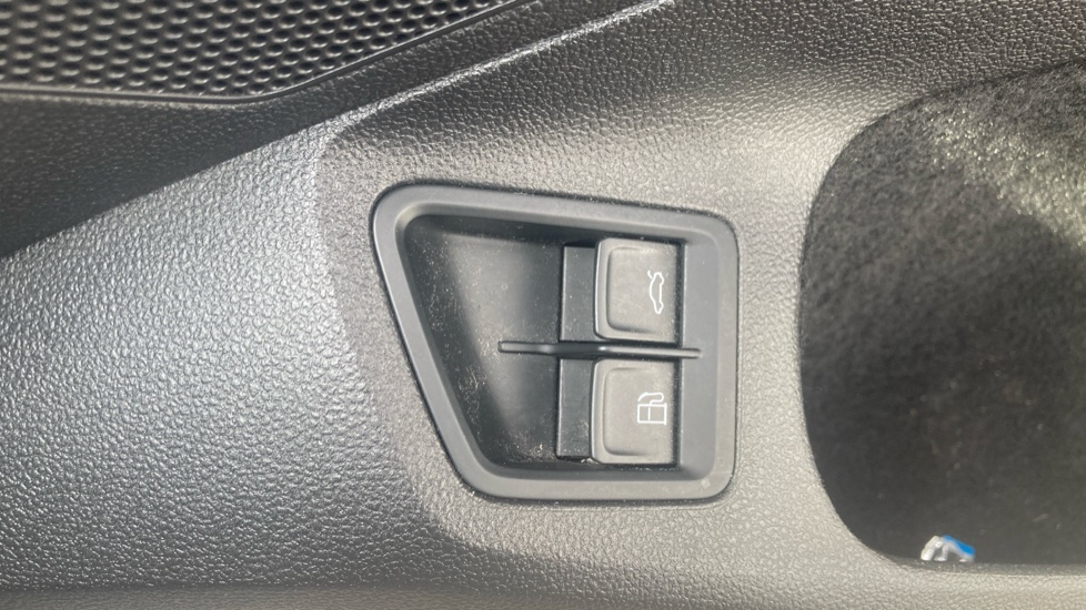 Volkswagen Passat 1.4 TSI PHEV GTE 5dr DSG Estate - Image 37