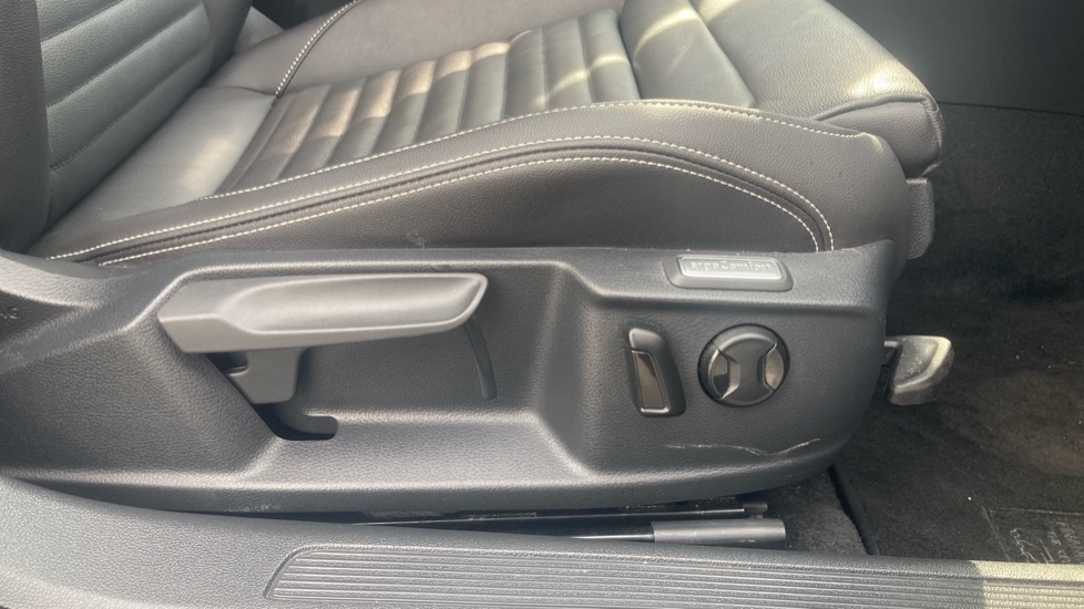 Volkswagen Passat 1.4 TSI PHEV GTE 5dr DSG Estate - Image 39