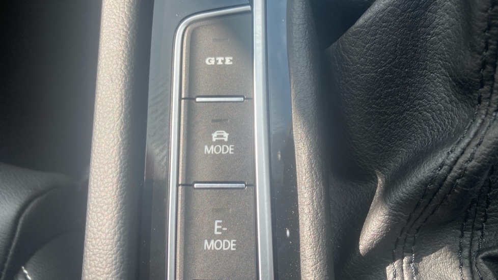 Volkswagen Passat 1.4 TSI PHEV GTE 5dr DSG Estate - Image 47