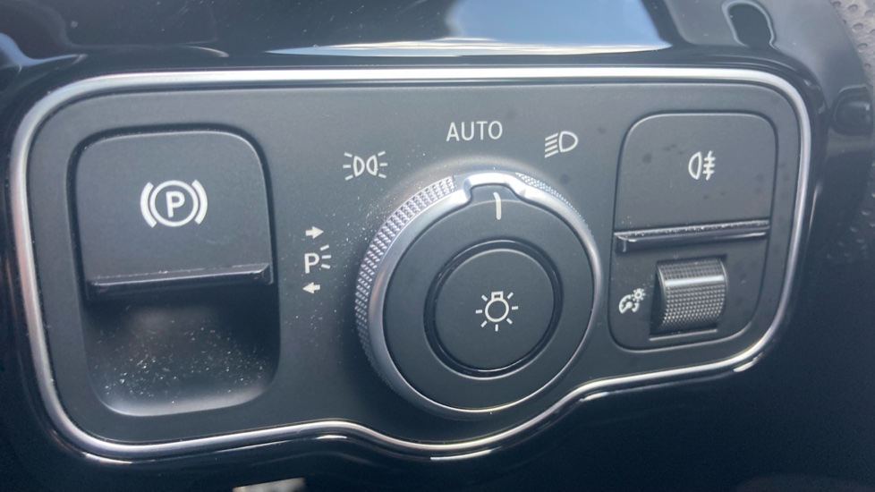 Mercedes-Benz CLA 180 AMG Line Premium Plus 4dr Tip Auto Petrol Saloon - Image 45