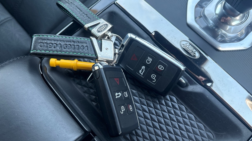 Land Rover Range Rover Evoque 2.0 D180 R-Dynamic HSE 5dr Auto Diesel Hatchback - Image 20