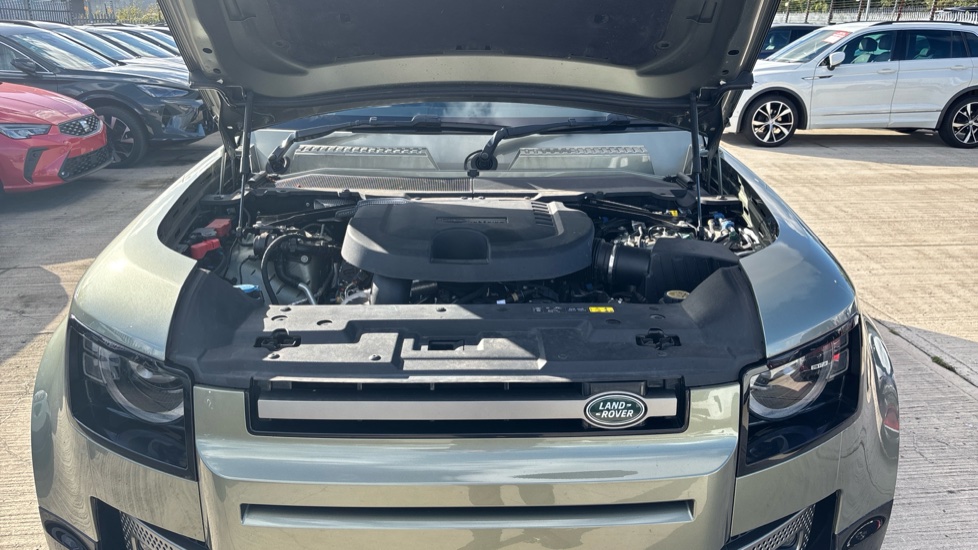 Land Rover Defender 3.0 D250 X-Dynamic HSE 90 3dr Auto Diesel Estate - Image 8