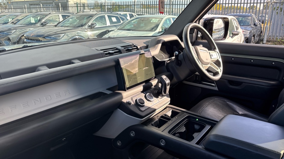 Land Rover Defender 3.0 D250 X-Dynamic HSE 90 3dr Auto Diesel Estate - Image 9