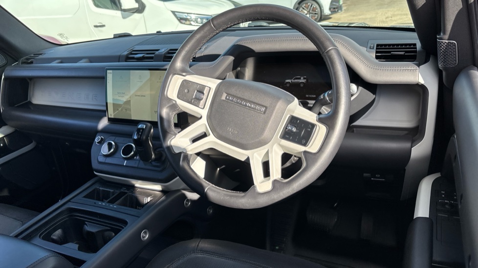 Land Rover Defender 3.0 D250 X-Dynamic HSE 90 3dr Auto Diesel Estate - Image 11