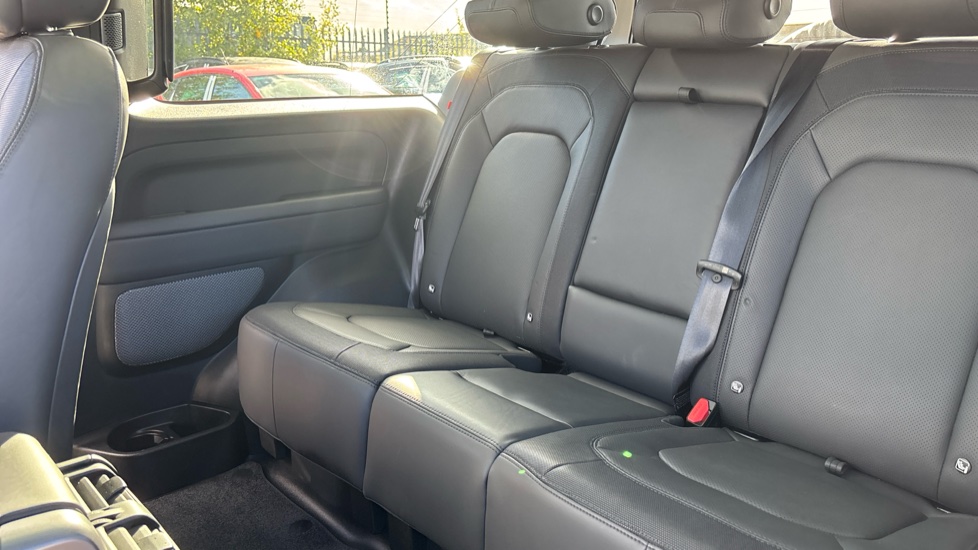 Land Rover Defender 3.0 D250 X-Dynamic HSE 90 3dr Auto Diesel Estate - Image 16