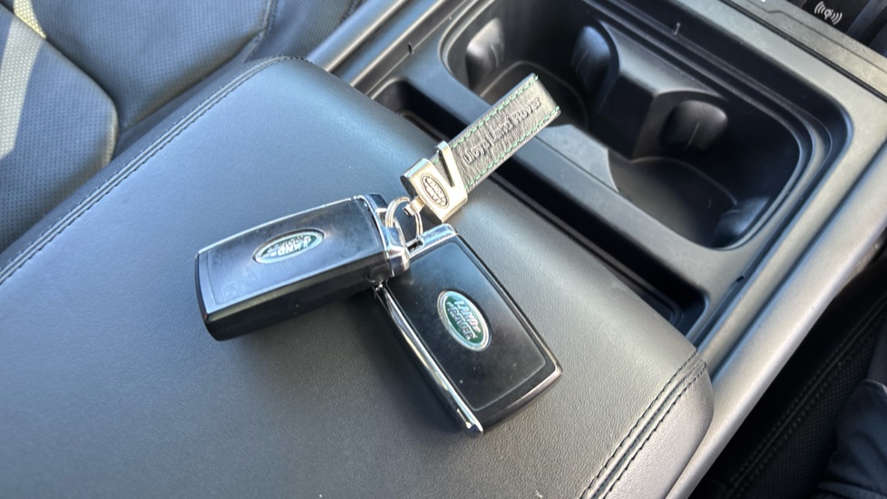 Land Rover Defender 3.0 D250 X-Dynamic HSE 90 3dr Auto Diesel Estate - Image 19