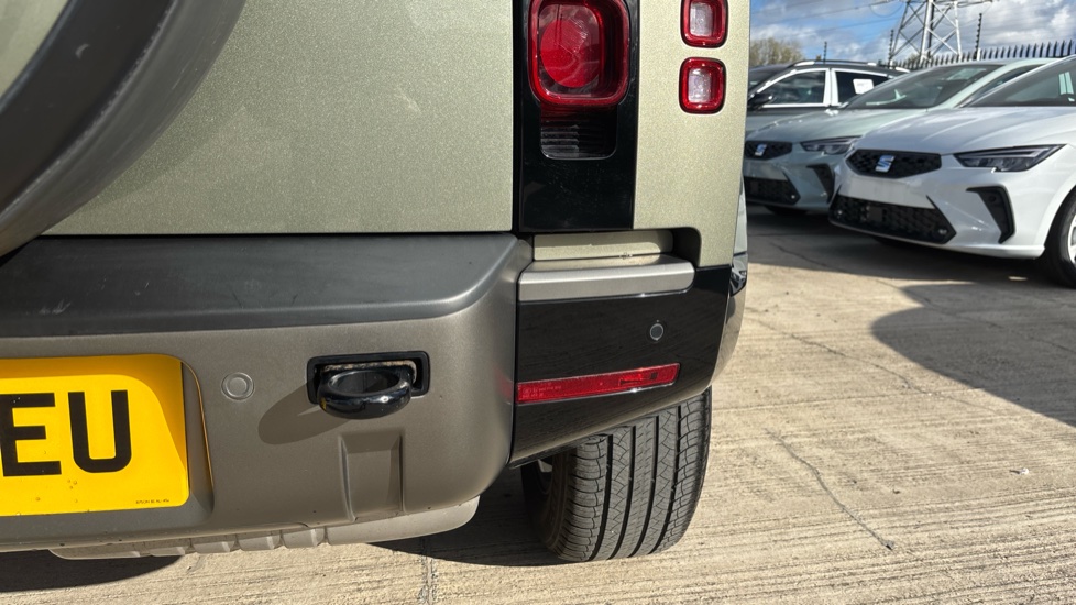 Land Rover Defender 3.0 D250 X-Dynamic HSE 90 3dr Auto Diesel Estate - Image 22